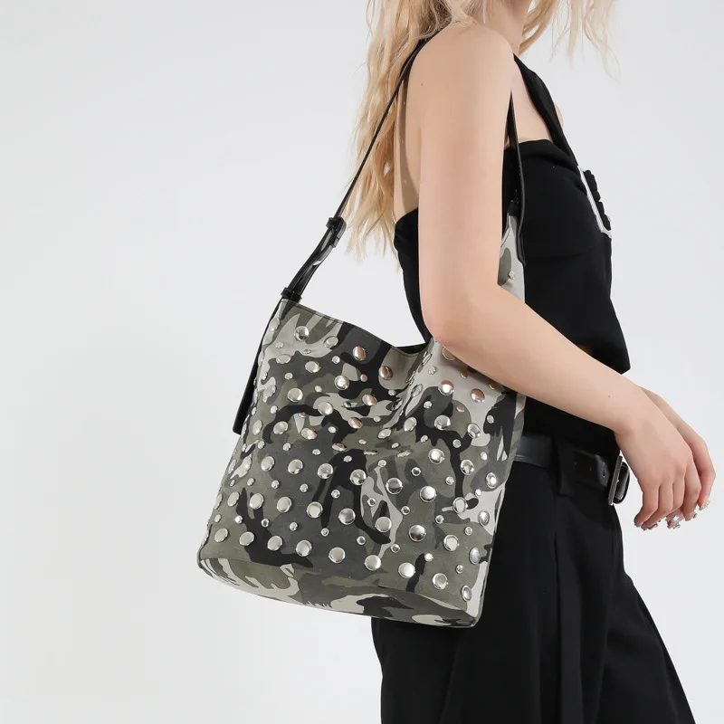 Solid Color Rivet PU 2025 High Quality Bucket Shoulder Bag Buckle Popular Fashion Crossbody Bag Soft Versatile Simple Handbag
Solid Color Rivet PU 2025 High Quality Bucket Shoulder Bag Buckle Popular Fashion Crossbody Bag Soft Versatile Simple Handbag