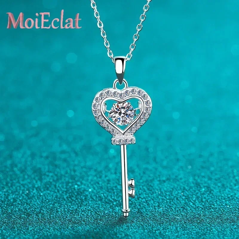 Radiant Platinum PT950 0.5ct Moissanite Crown Key Pendants Necklace for Women, Charming Heart Shape Clavicle Chain Fine Jewelry
Radiant Platinum PT950 0.5ct Moissanite Crown Key Pendants Necklace for Women, Charming Heart Shape Clavicle Chain Fine Jewelry