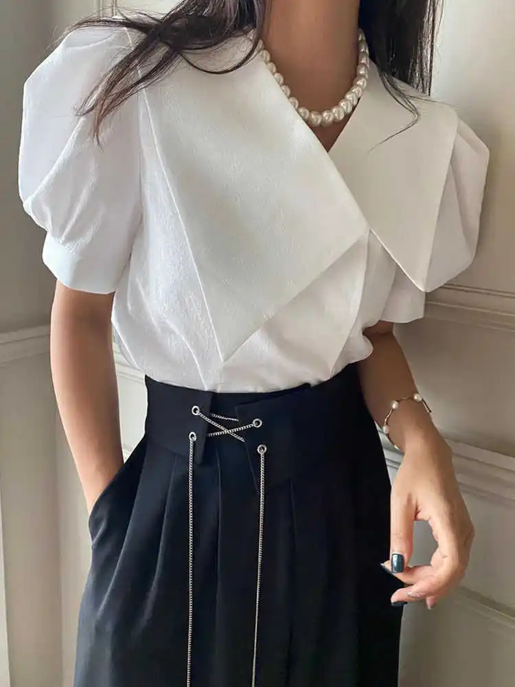 Clothland Women Sweet White Blouse Turn Down Collar Short Sleeve Irregular Shirt Cute Summer Fashion Tops Mujer DA590
Clothland Women Sweet White Blouse Turn Down Collar Short Sleeve Irregular Shirt Cute Summer Fashion Tops Mujer DA590