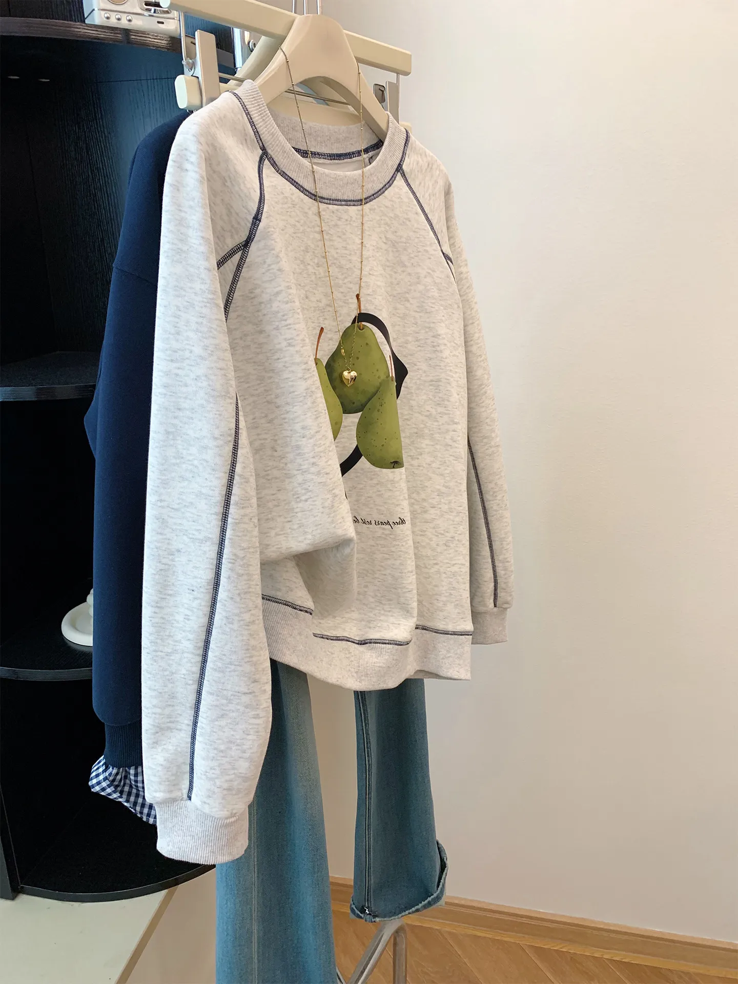 Retro Light ey Du Pear Print round Ne Capl Sweatirt Women's Spring Autumn Casual Versatile Trendy Top
Retro Light ey Du Pear Print round Ne Capl Sweatirt Women's Spring Autumn Casual Versatile Trendy Top