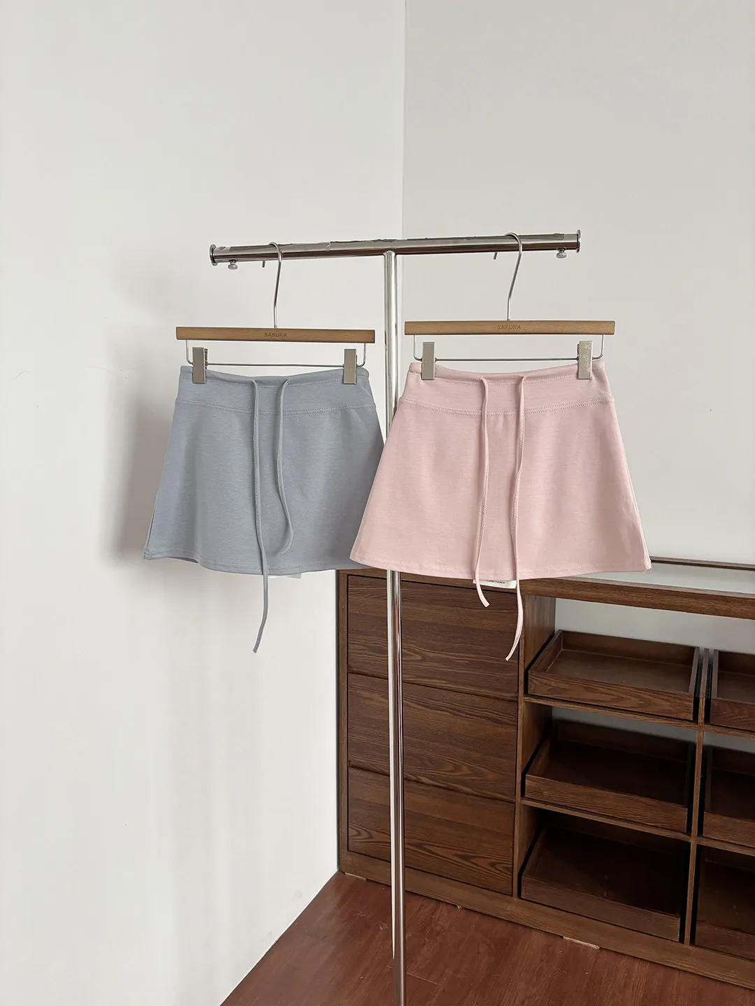 Women's Summer Casual High Waist Sporty A Line Short Skirt Lady Solid Color Drawstring Waist Mini Skirt
Women's Summer Casual High Waist Sporty A Line Short Skirt Lady Solid Color Drawstring Waist Mini Skirt