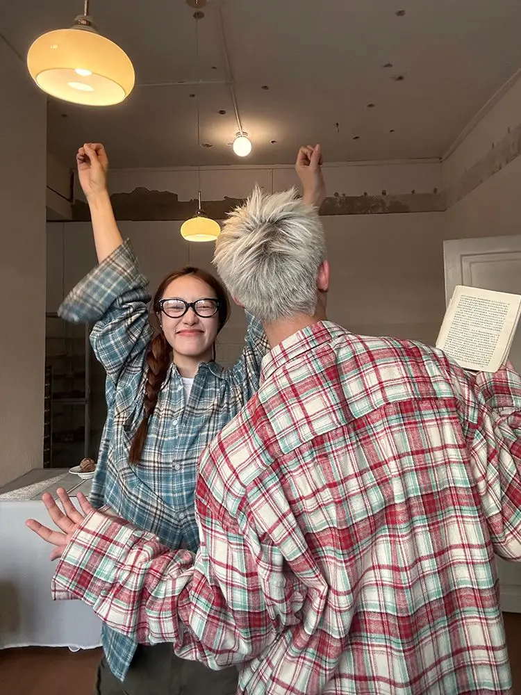 Spring and Autumn American Retro Checkered Shirt for Men and Women Ins Loose Couple Red Long Sleeve Top Shirt
Spring and Autumn American Retro Checkered Shirt for Men and Women Ins Loose Couple Red Long Sleeve Top Shirt