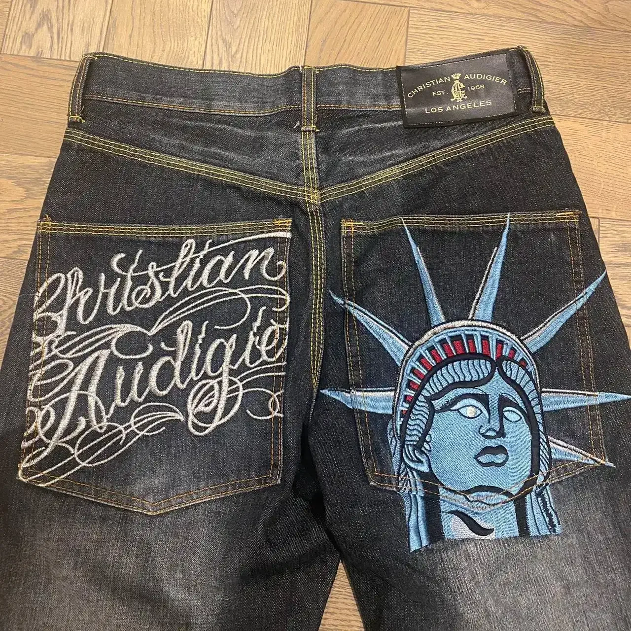 Y2k Retro Statue of liberty Embroidery Jeans Casual Denim Pants High Waist Straight Wide Leg Jeans Harajuku 90s Women Clothing
Y2k Retro Statue of liberty Embroidery Jeans Casual Denim Pants High Waist Straight Wide Leg Jeans Harajuku 90s Women Clothing