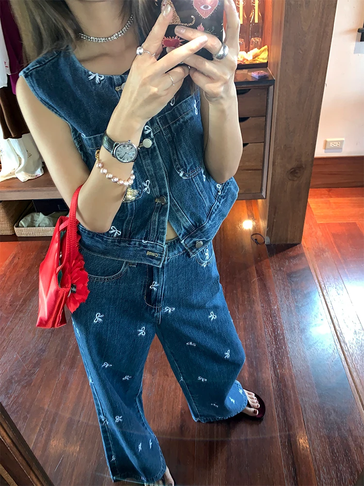 Early Autumn Fashion Set 2025 Embroidered Denim Wide Leg Pants Two Piece Set Cotton V Neck Long Sleeve Top with Jeans Vest
Early Autumn Fashion Set 2025 Embroidered Denim Wide Leg Pants Two Piece Set Cotton V Neck Long Sleeve Top with Jeans Vest