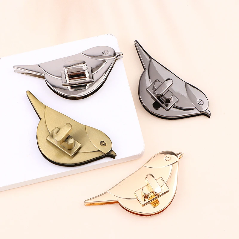 Metal Bird Shape Twist Turn Lock Clasp For Leather Craft Women Bag Handbag Shoulder Bag Purse Closure DIY Hardware Accessory
Metal Bird Shape Twist Turn Lock Clasp For Leather Craft Women Bag Handbag Shoulder Bag Purse Closure DIY Hardware Accessory