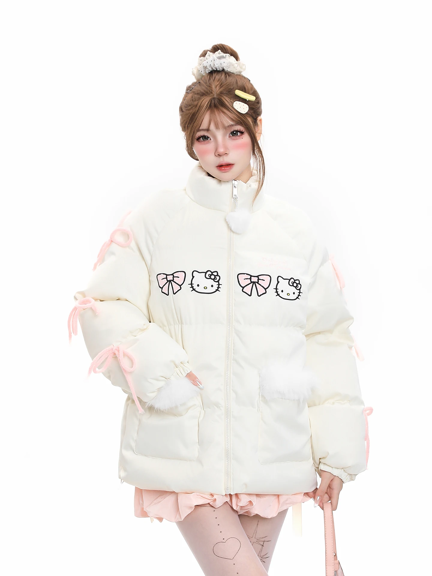 Милая женская зимняя куртка с вышивкой и воротником-стойкой из хлопка, новая модель, утепленная, для создания молодого образа, теплая, объемная, верхняя одежда
Милая женская зимняя куртка с вышивкой и воротником-стойкой из хлопка, новая модель, утепленная, для создания молодого образа, теплая, объемная, верхняя одежда