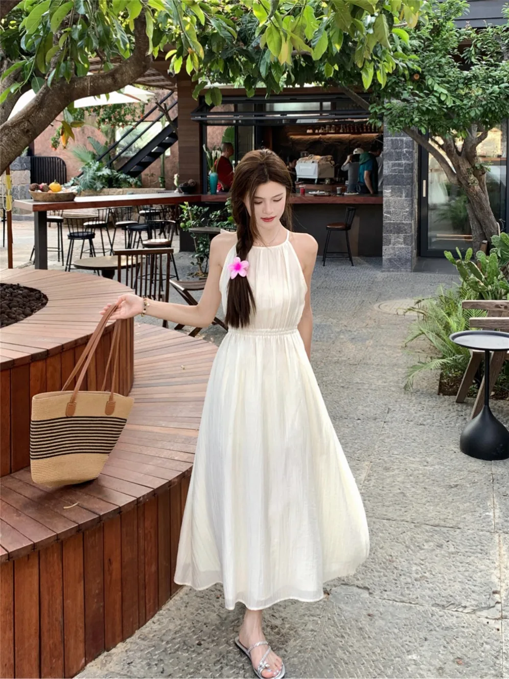 A niche design pear shaped figure black neck hanging strap dress for children's summer new small stature long skirt
A niche design pear shaped figure black neck hanging strap dress for children's summer new small stature long skirt