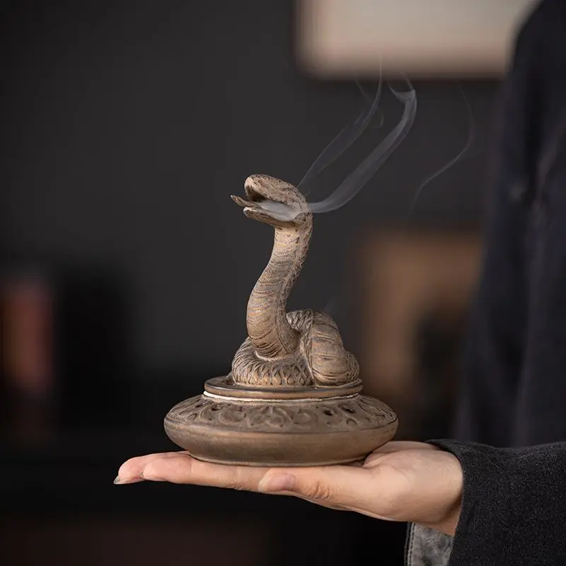Lucky snake ornament zodiac snake auspicious snake ceramic incense burner household indoor line incense plug
Lucky snake ornament zodiac snake auspicious snake ceramic incense burner household indoor line incense plug