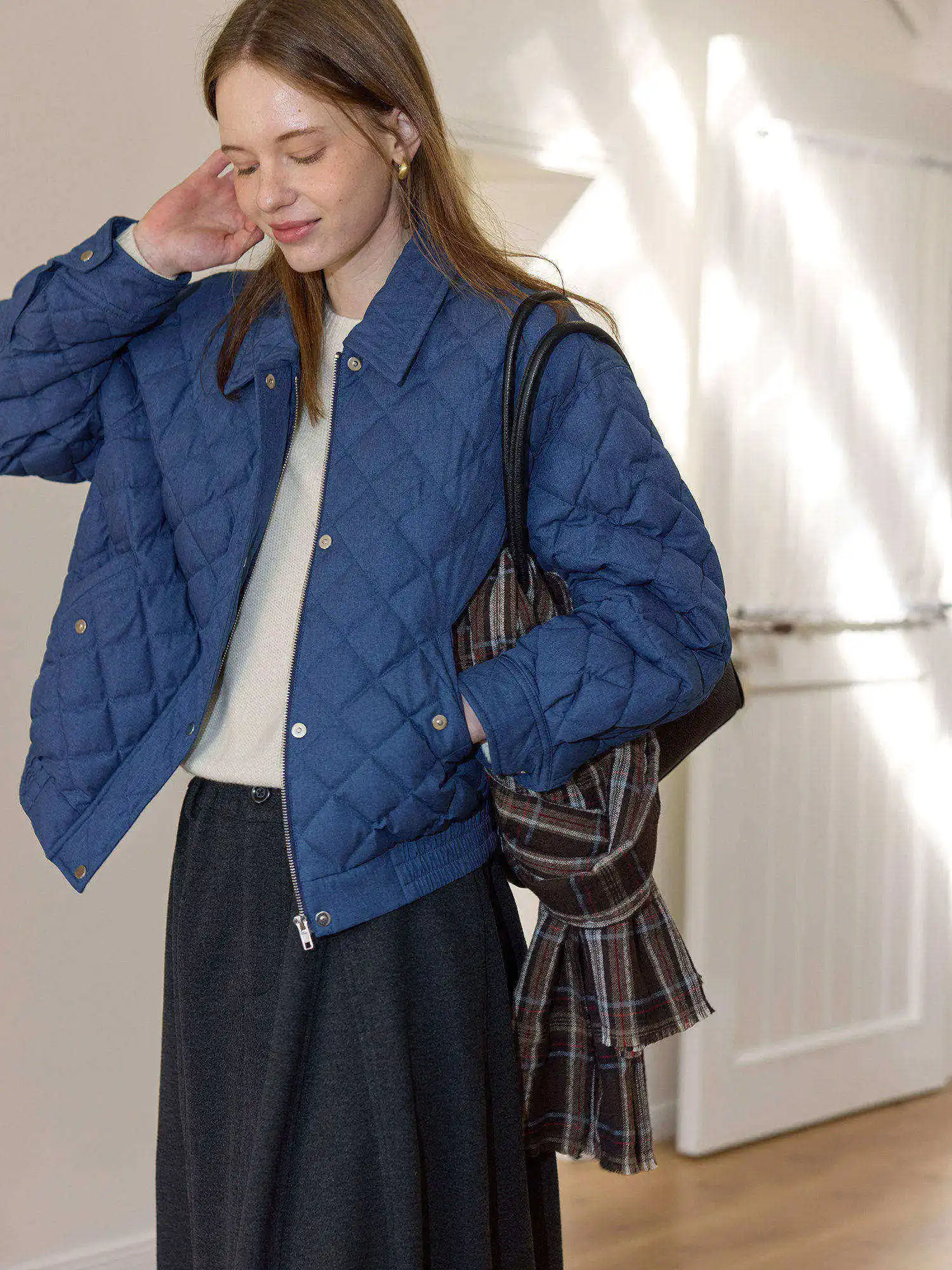 Retro Blue 90% White Duck down Lightweight Short Jacket Women's Autumn Winter New Style Small Size Coat Warmth Fashion Ladies
Retro Blue 90% White Duck down Lightweight Short Jacket Women's Autumn Winter New Style Small Size Coat Warmth Fashion Ladies
