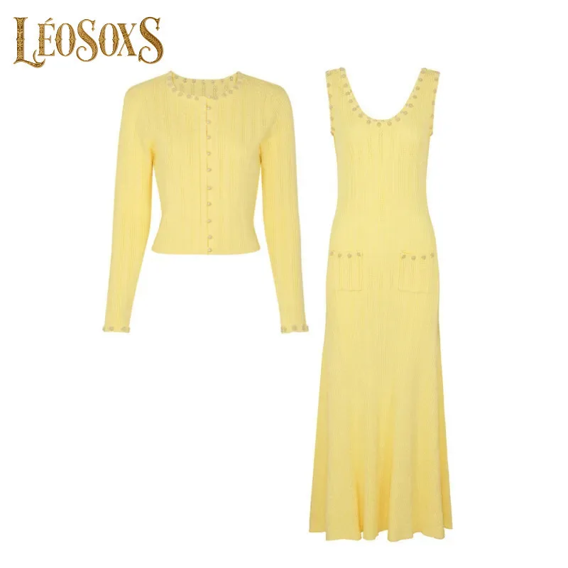 LEOSOXS женский черный вязаный комплект из двух предметов с жемчужным кардиганом и облегающим платьем миди для элегантных случаев 2025
LEOSOXS женский черный вязаный комплект из двух предметов с жемчужным кардиганом и облегающим платьем миди для элегантных случаев 2025