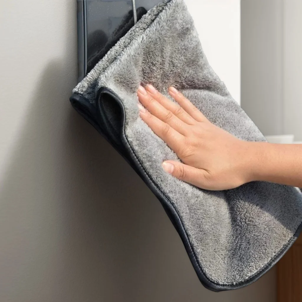 Полотенце для автомойки из микрофибры 75x35/60x40 см — очень мягкая быстросохнущая ткань с высокой водопоглощением (аксессуар для авто) 
Полотенце для автомойки из микрофибры 75x35/60x40 см — очень мягкая быстросохнущая ткань с высокой водопоглощением (аксессуар для авто)