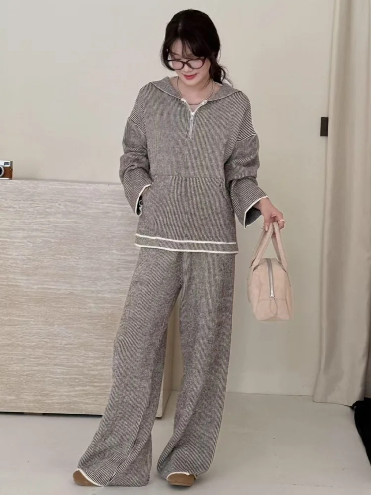 SMTHMA корейский ретро тонкий полосатый полумолния с лацканами ленивый свободный свитер комплект из двух предметов мягкие вязаные брюки повседневные спортивные костюмы женский комплект
SMTHMA корейский ретро тонкий полосатый полумолния с лацканами ленивый свободный свитер комплект из двух предметов мягкие вязаные брюки повседневные спортивные костюмы женский комплект