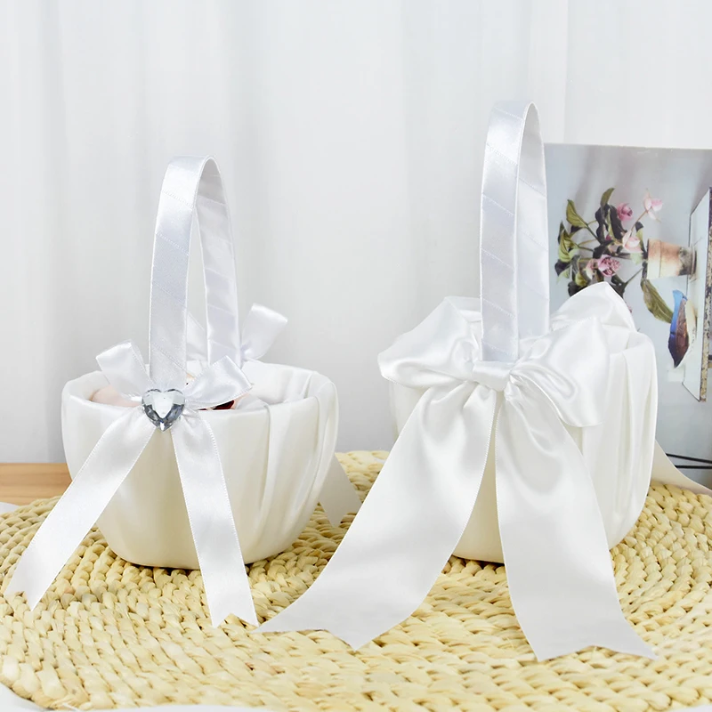 1Pc Wedding Flower Basket Romantic Pearl Bowknot White Flower Girl Basket for Wedding Ceremony Party Basket Decoration Supplies
1Pc Wedding Flower Basket Romantic Pearl Bowknot White Flower Girl Basket for Wedding Ceremony Party Basket Decoration Supplies