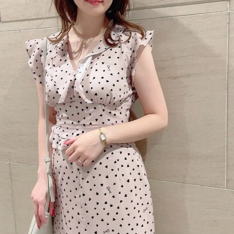 Sweet V-neck Printed Shirt Top Half-length Skirt Set Summer New Arrival Women's Fashion Two-piece Set Tagkita Brand
Sweet V-neck Printed Shirt Top Half-length Skirt Set Summer New Arrival Women's Fashion Two-piece Set Tagkita Brand