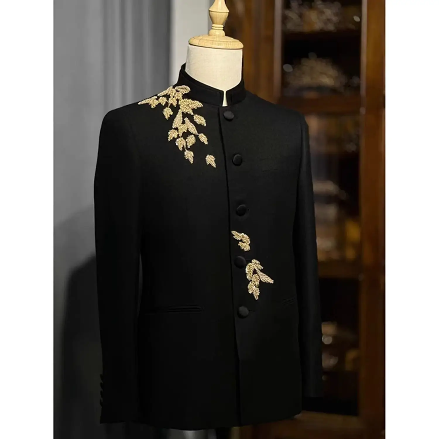 New Chinese Style Men's National Embroidered Groom's Formal Wear High-end Tang Suit Jacket Coat Men Trend Dress Blazers
New Chinese Style Men's National Embroidered Groom's Formal Wear High-end Tang Suit Jacket Coat Men Trend Dress Blazers