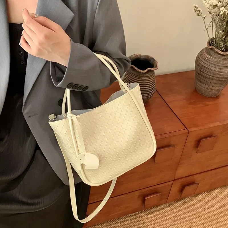 Genuine Leather Women's Messenger Bag Shoulder Strap By Luxury Famous Designer for Elegant Ladies Fashion Trend
Genuine Leather Women's Messenger Bag Shoulder Strap By Luxury Famous Designer for Elegant Ladies Fashion Trend