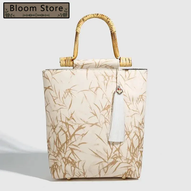 Retro Pattern Beige Handbag Women Bamboo Handle Cheongsam Dress Large Capacity Banquet Bag Ladies Elegant Premium Purse
Retro Pattern Beige Handbag Women Bamboo Handle Cheongsam Dress Large Capacity Banquet Bag Ladies Elegant Premium Purse