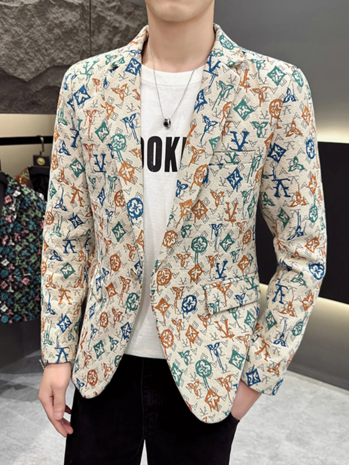 Мужской повседневный деловой пиджак с одной пуговицей, модный, из полиэстеровой смеси, с длинным рукавом, для офиса/бизнеса
Мужской повседневный деловой пиджак с одной пуговицей, модный, из полиэстеровой смеси, с длинным рукавом, для офиса/бизнеса