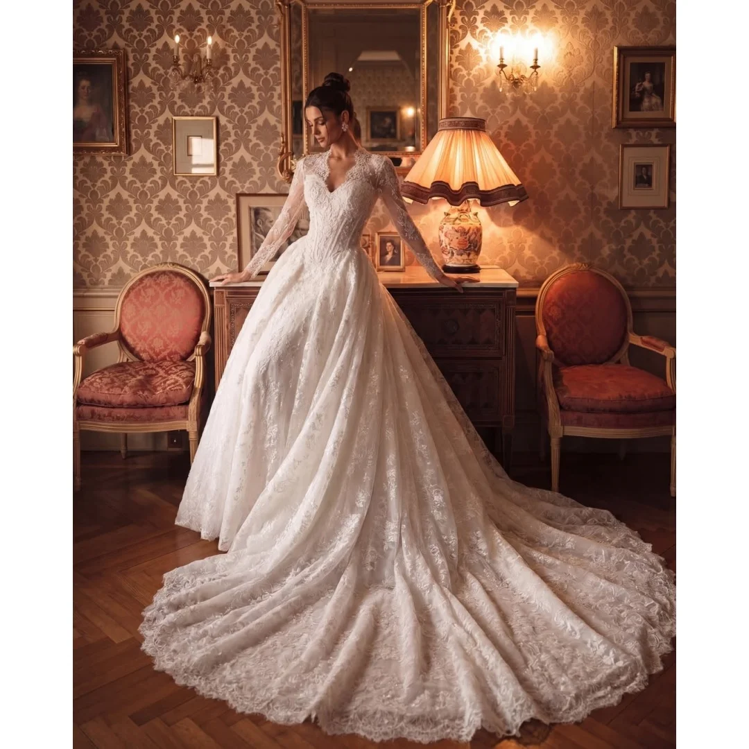 Custom V-Neck Long Sleeve Lace Ball Gown Wedding Dress 2026 with Court Train and Beaded Corset Bridal Gown Vestido De Noiva
Custom V-Neck Long Sleeve Lace Ball Gown Wedding Dress 2026 with Court Train and Beaded Corset Bridal Gown Vestido De Noiva