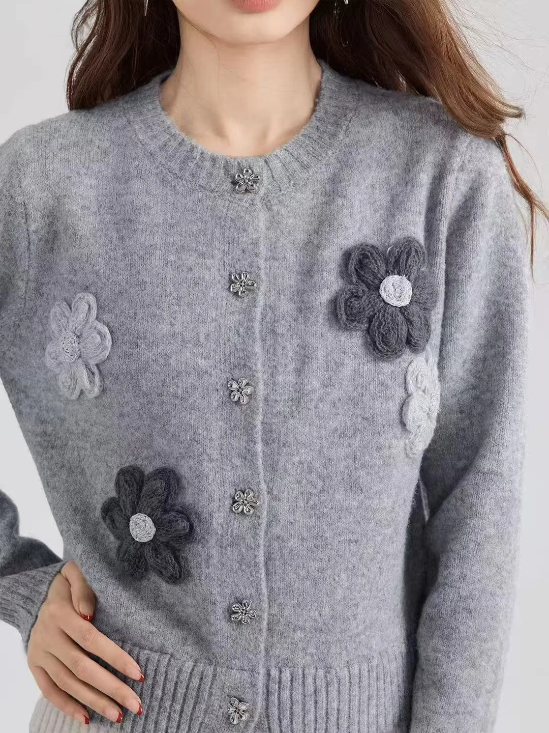 Женские кардиганы средней длины для повседневной носки, осенние, с воротником-стойкой, с флокированием, в стиле кэжуал, в университетском стиле, однотонные, с принтом в горошек, трикотажные, приталенные
Женские кардиганы средней длины для повседневной носки, осенние, с воротником-стойкой, с флокированием, в стиле кэжуал, в университетском стиле, однотонные, с принтом в горошек, трикотажные, приталенные