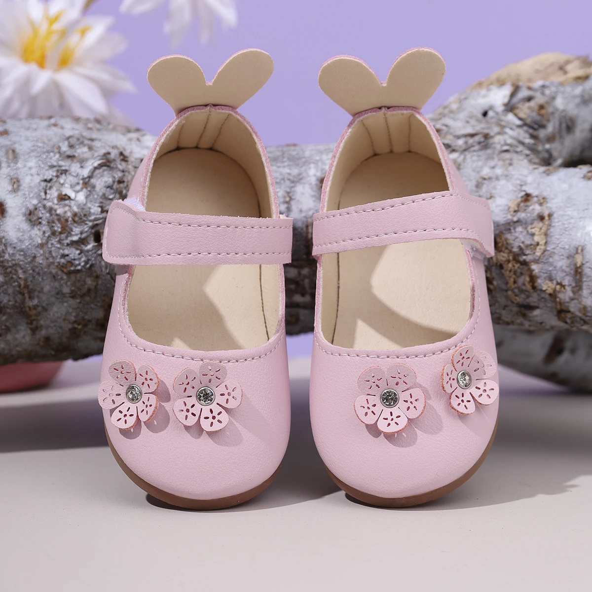 Fashionable children's shoes for girls in summer new leather shoes for little girls casual shoes for children
Fashionable children's shoes for girls in summer new leather shoes for little girls casual shoes for children