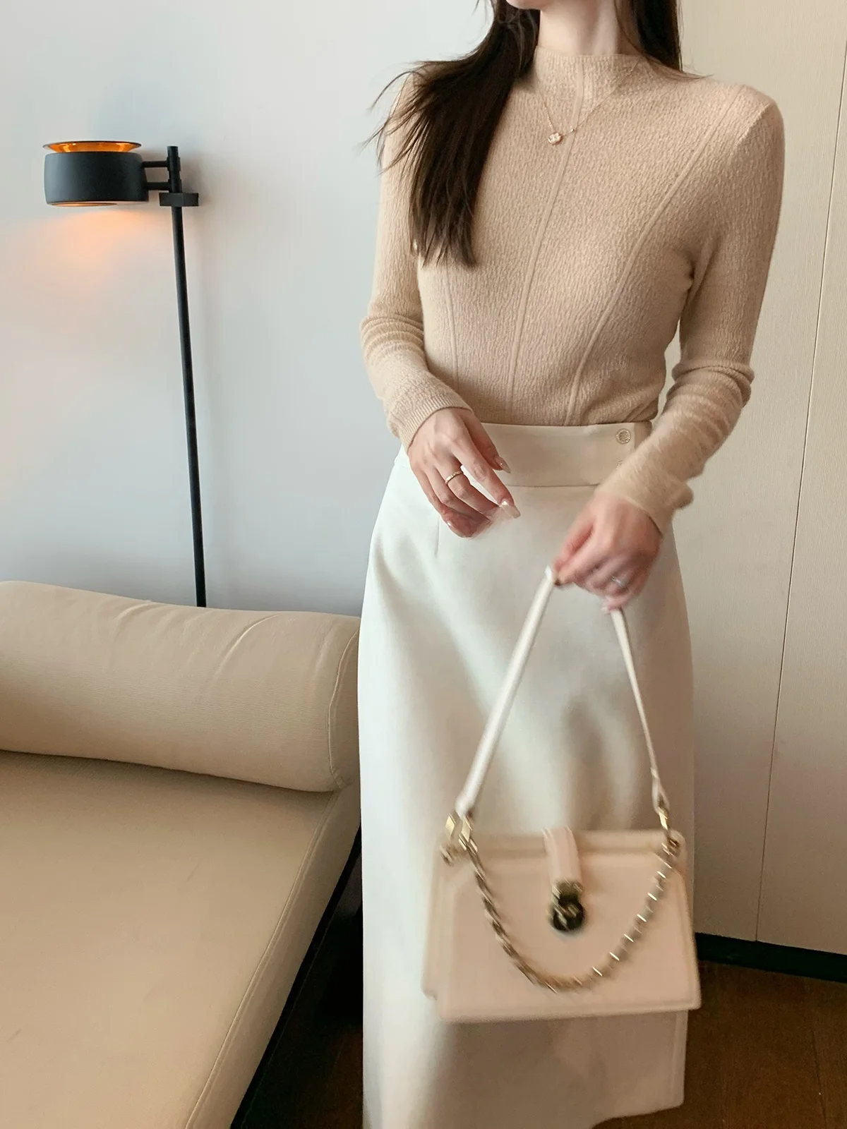 Вязаный свитер Dajos Red Label Cloud Light irt 00 Camere Base для ношения под одеждой, также подходит для повседневной носки, стандартный крой, длинный рукав
Вязаный свитер Dajos Red Label Cloud Light irt 00 Camere Base для ношения под одеждой, также подходит для повседневной носки, стандартный крой, длинный рукав