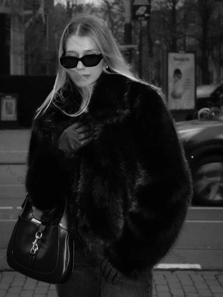 Faux Fur Short Coat 2026 Winter Fashion Elegant Thick Warm Fluffy Artificial Fur Overcoat High Street Style Coats for Women
Faux Fur Short Coat 2026 Winter Fashion Elegant Thick Warm Fluffy Artificial Fur Overcoat High Street Style Coats for Women