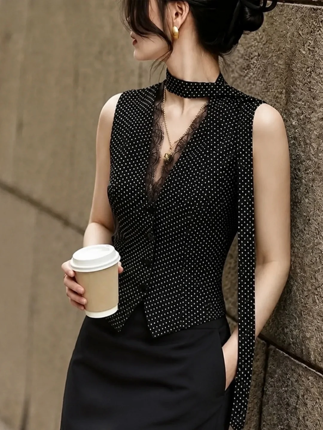 Slim Fit Polka Dot Lace Patchwork Design V-Neck Vest Summer 2026 Elegant Style Korean Version Silk Top Women's Clothing
Slim Fit Polka Dot Lace Patchwork Design V-Neck Vest Summer 2026 Elegant Style Korean Version Silk Top Women's Clothing