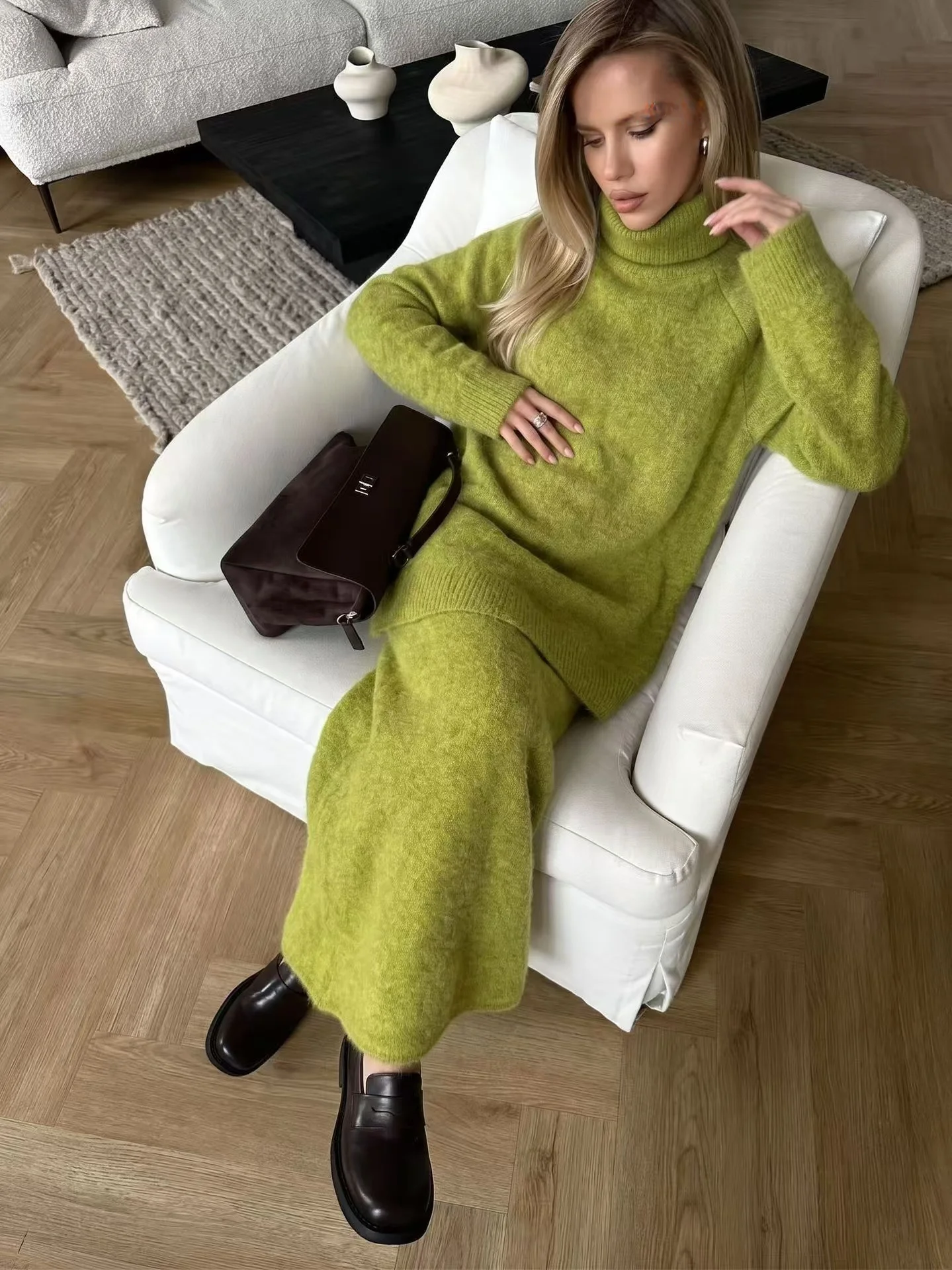 Loose Knitted High Collar Sweater And Skirt Set Women's Fashion European Style Summer Online Exclusive Long Sleeve Mid-Length
Loose Knitted High Collar Sweater And Skirt Set Women's Fashion European Style Summer Online Exclusive Long Sleeve Mid-Length