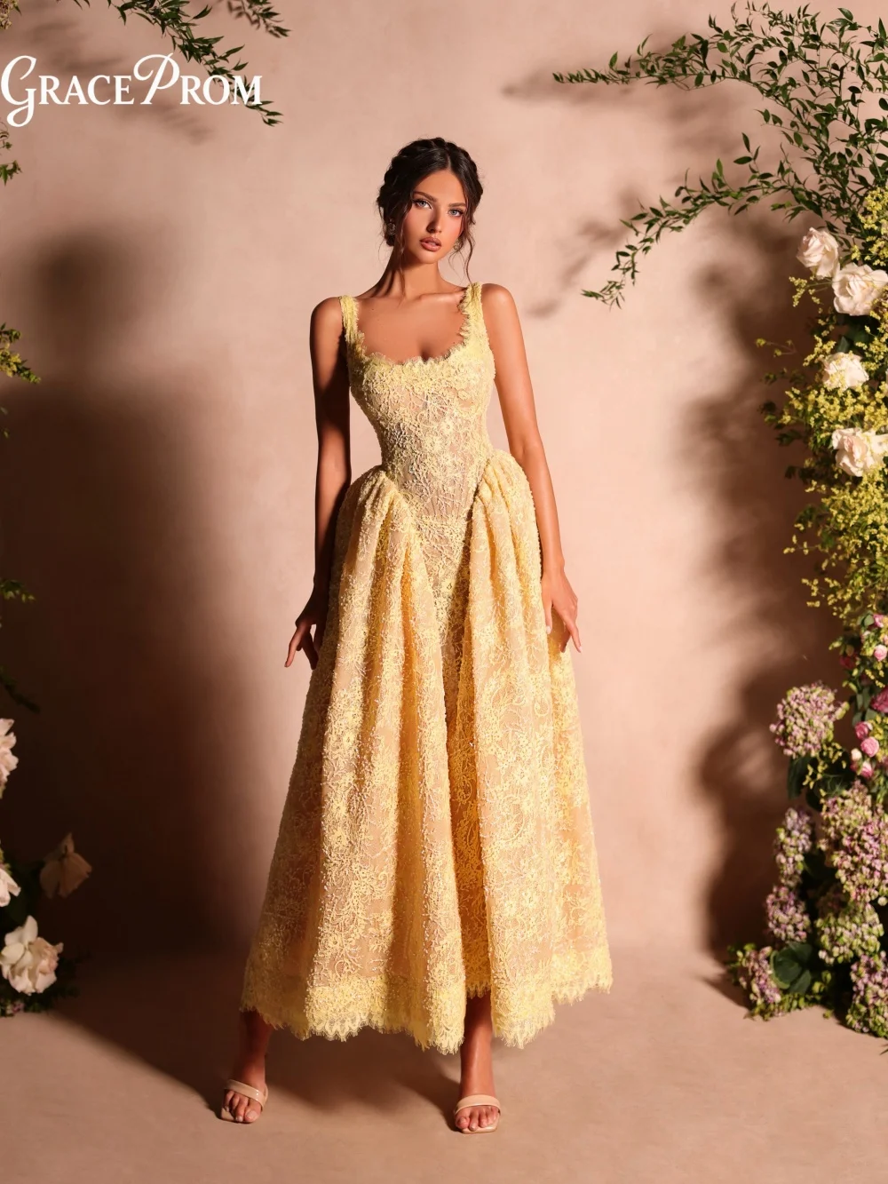 Romantic Thin Strap Pale Yellow Lace Scalloped Neck Fitted Corset Floral Evening Gown Party Dress For Wedding Guests فساتين سهرة
Romantic Thin Strap Pale Yellow Lace Scalloped Neck Fitted Corset Floral Evening Gown Party Dress For Wedding Guests فساتين سهرة