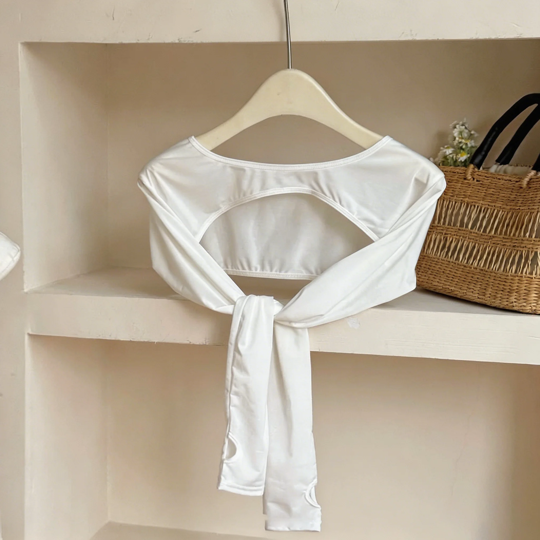 One-piece Ice Silk Shoulder Shawl Summer Outdoor Sun Protection Cooling Arm Sleeve Breathable Sports Yoga Casual Cooling Cover
One-piece Ice Silk Shoulder Shawl Summer Outdoor Sun Protection Cooling Arm Sleeve Breathable Sports Yoga Casual Cooling Cover