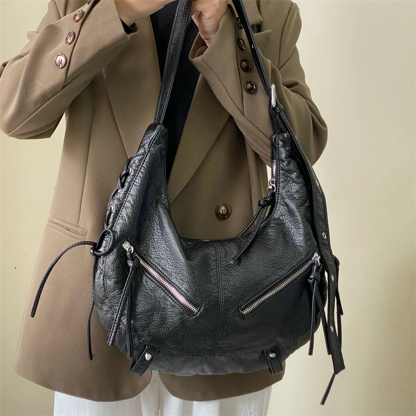 Fashion Punk Style Motorcycle Underarm Bag for Women Messenger bag large capacity Soft PU leather ladies shoulder bag handbag
Fashion Punk Style Motorcycle Underarm Bag for Women Messenger bag large capacity Soft PU leather ladies shoulder bag handbag