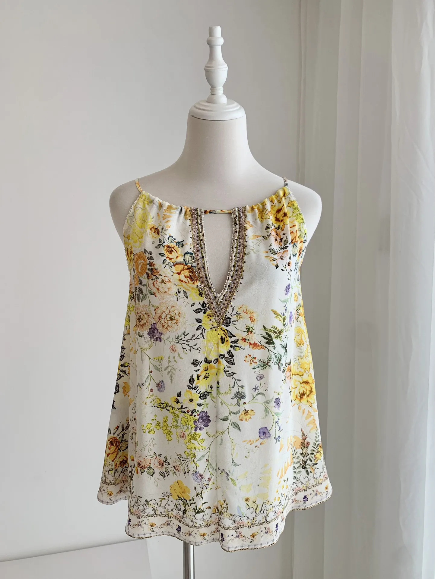 Women Camis Flower Printed Beaded Decoration Strapless Lace-up 100% Silk Camisole
Women Camis Flower Printed Beaded Decoration Strapless Lace-up 100% Silk Camisole
