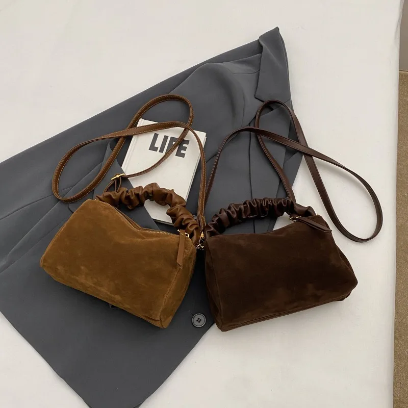 Vintage Handbag with Ruched Handle Faux Suede Chic Crossbody Bags, Retro Minimalist Design, Perfect for Daily & Casual Outings
Vintage Handbag with Ruched Handle Faux Suede Chic Crossbody Bags, Retro Minimalist Design, Perfect for Daily & Casual Outings