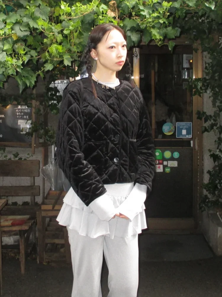 Women Chic Black Diamond-shaped Cotton Jacket Round Neck Full Sleeve Single Breasted Pocket Loose Coats Lady Winter Street Coat
Women Chic Black Diamond-shaped Cotton Jacket Round Neck Full Sleeve Single Breasted Pocket Loose Coats Lady Winter Street Coat