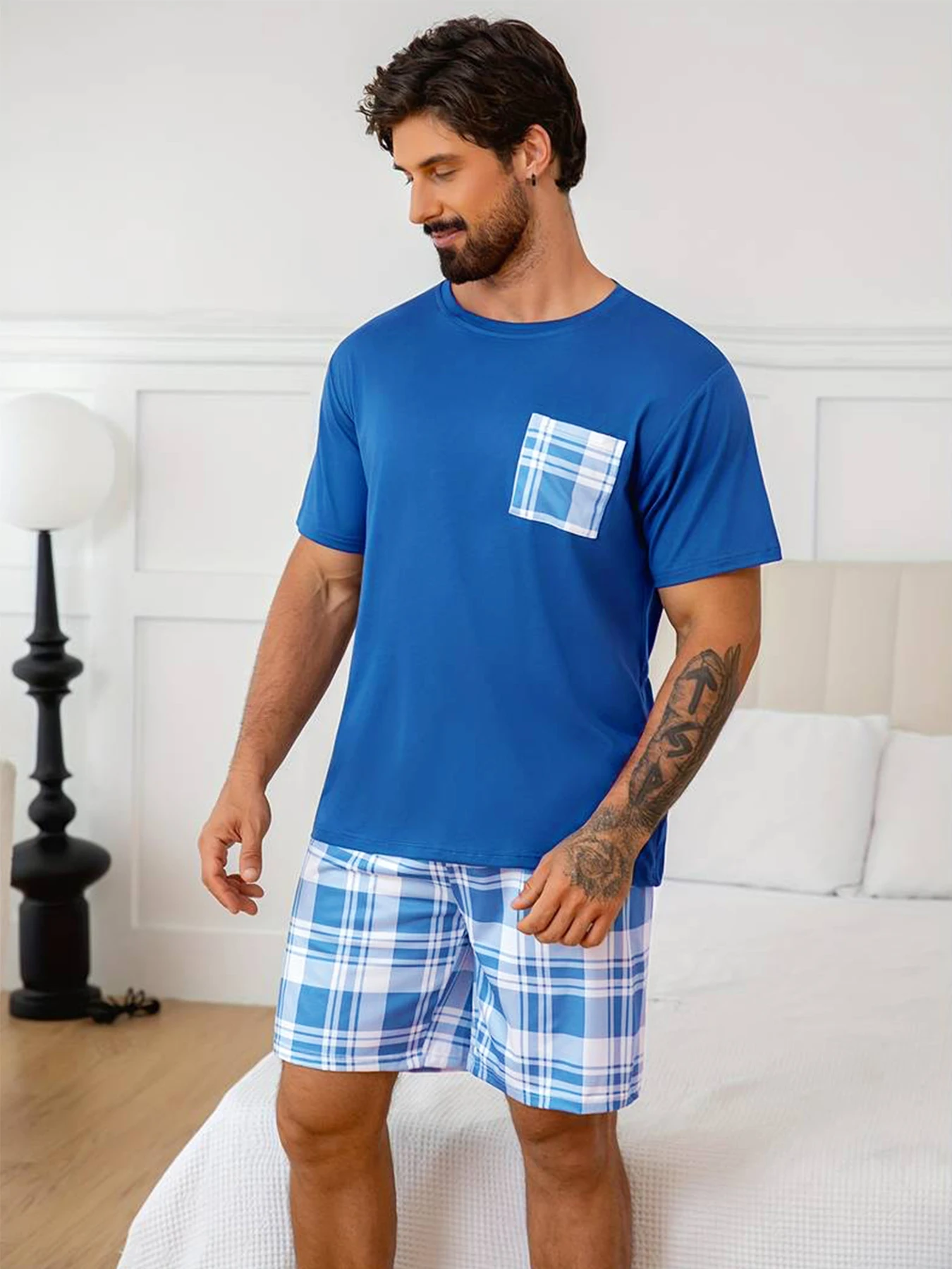 Men's Stylish Pajama 2Pcs pajama Set Short Sleeve And Plaid Shorts Comfortable Soft Sleepware Loungewear Can Be Worn Outside Pjs
Men's Stylish Pajama 2Pcs pajama Set Short Sleeve And Plaid Shorts Comfortable Soft Sleepware Loungewear Can Be Worn Outside Pjs