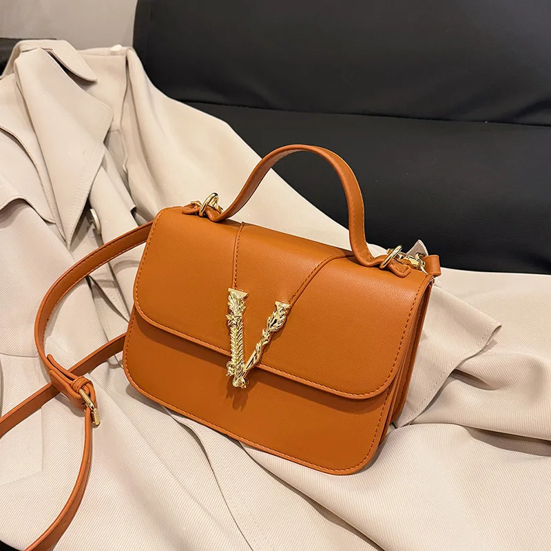 Fashionable Korean - Style Small Square Bag - Lock Buckle Detail, Chic and Versatile Shoulder/Crossbody Bag for Leisure
Fashionable Korean - Style Small Square Bag - Lock Buckle Detail, Chic and Versatile Shoulder/Crossbody Bag for Leisure