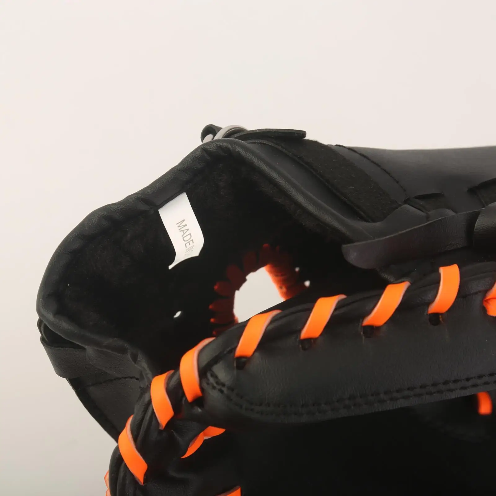 Sports Baseball Gloves Right Hand Throw Softball Training Baseball Mitt Batting Gloves for Youth Adults Match Exercise Practice
Sports Baseball Gloves Right Hand Throw Softball Training Baseball Mitt Batting Gloves for Youth Adults Match Exercise Practice