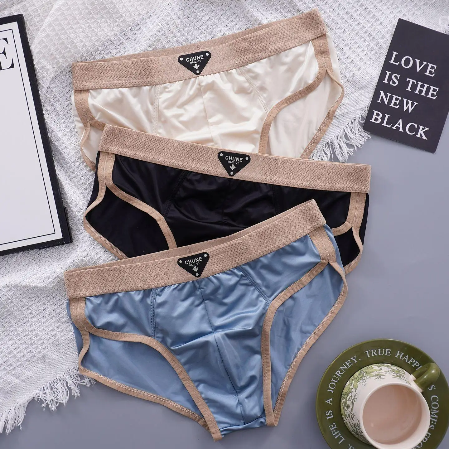 Comfortable Breathable Men's Mid-Waist Large Size Underwear Silk Surface Summer Thin Model Briefs Men's Underpants
Comfortable Breathable Men's Mid-Waist Large Size Underwear Silk Surface Summer Thin Model Briefs Men's Underpants