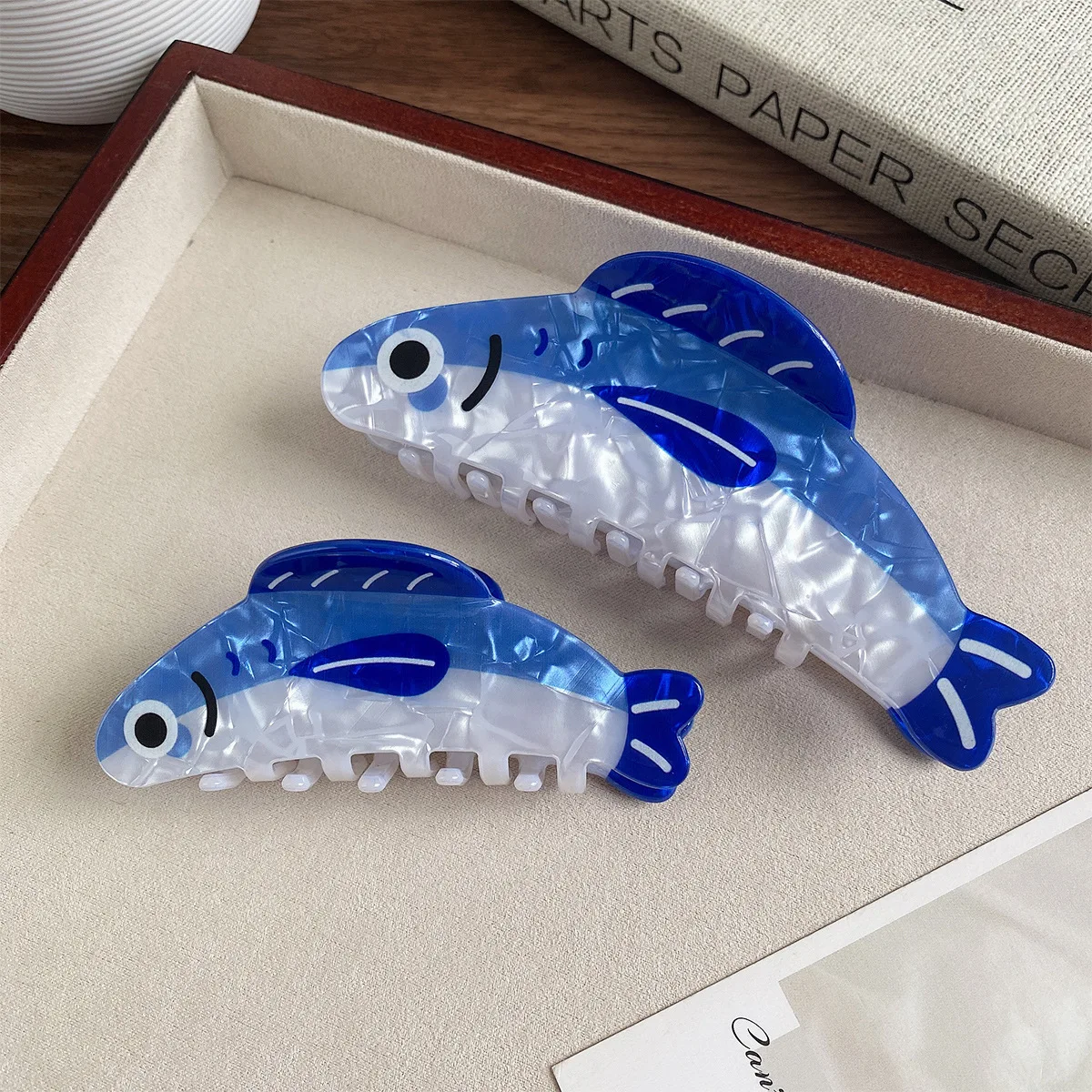 2Pcs Fashion Sardines Hair Claw Large and Small Non Slip Cartoon Hair Clip Hairpin Acetate Lightweight Barrettes Women
2Pcs Fashion Sardines Hair Claw Large and Small Non Slip Cartoon Hair Clip Hairpin Acetate Lightweight Barrettes Women