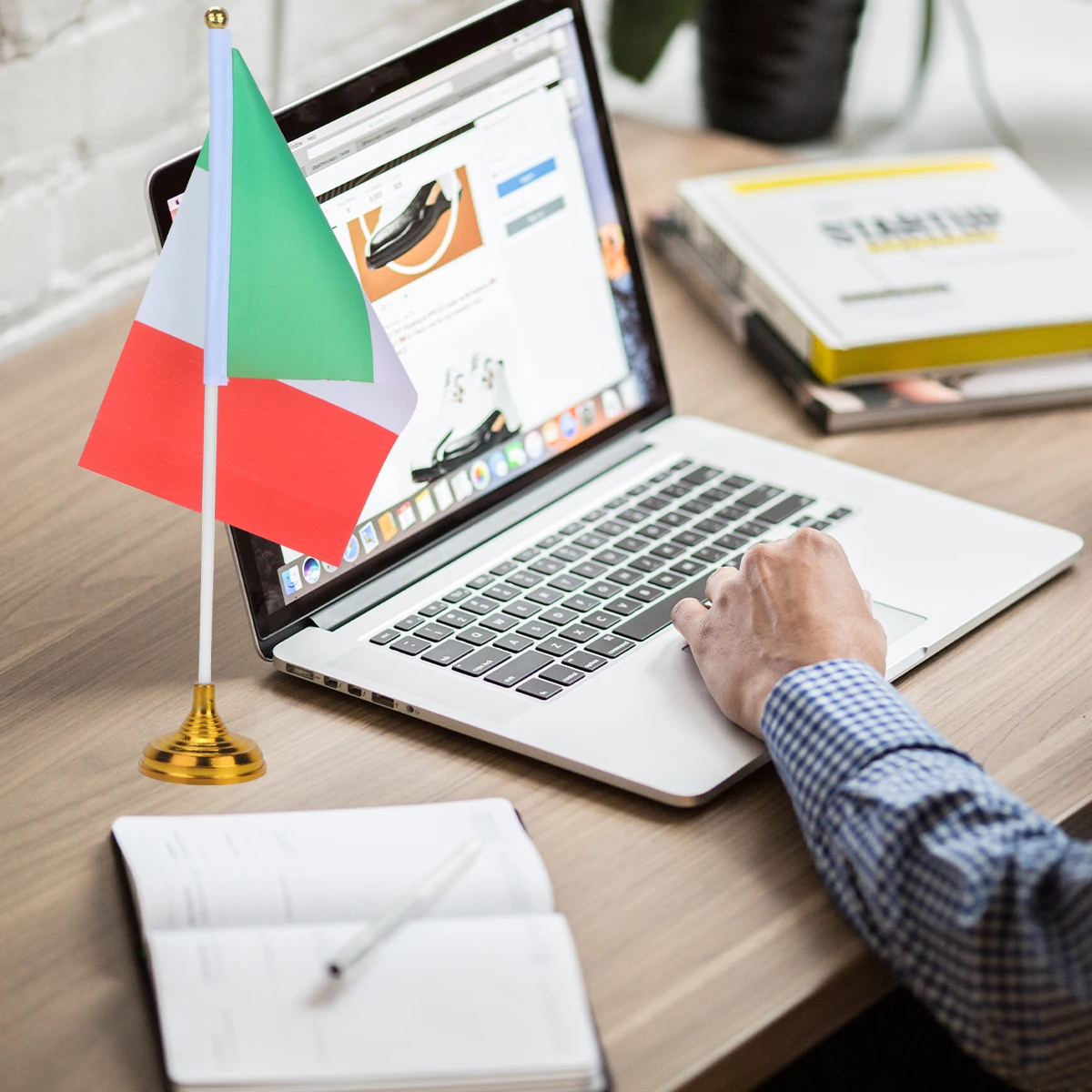 12 Pcs Italy Desktop Flag Tabletop Decor Polyester Plastic Base Lightweight Colorful Banner Home Office Party Festival
12 Pcs Italy Desktop Flag Tabletop Decor Polyester Plastic Base Lightweight Colorful Banner Home Office Party Festival