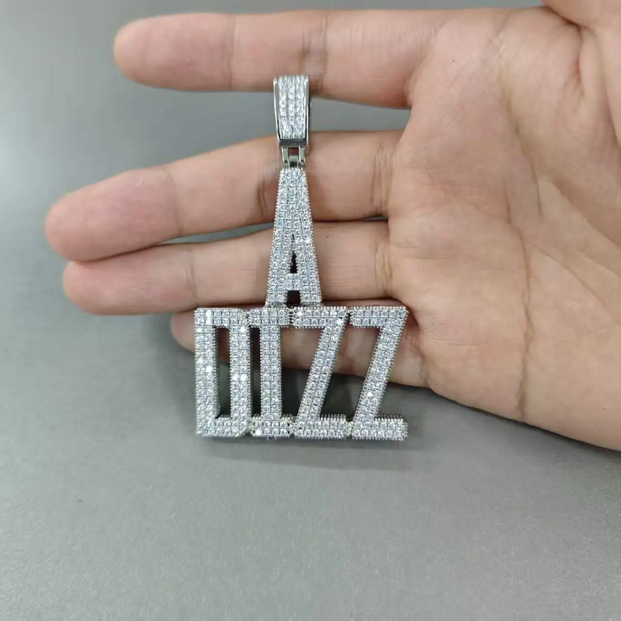 Personalized Regular Script Font Name Necklaces Iced Cubic Zirconia Letters Pendant Men's Fashion Hip Hop Jewelry for Gift
Personalized Regular Script Font Name Necklaces Iced Cubic Zirconia Letters Pendant Men's Fashion Hip Hop Jewelry for Gift