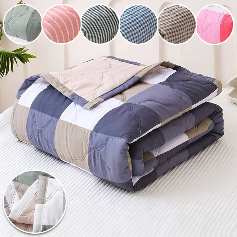 Classic Checkered Pattern Summer Blanket Breathable Moisture Wicking Lightweight Washable Quilt for Hotel Home Queen King Bed
Classic Checkered Pattern Summer Blanket Breathable Moisture Wicking Lightweight Washable Quilt for Hotel Home Queen King Bed