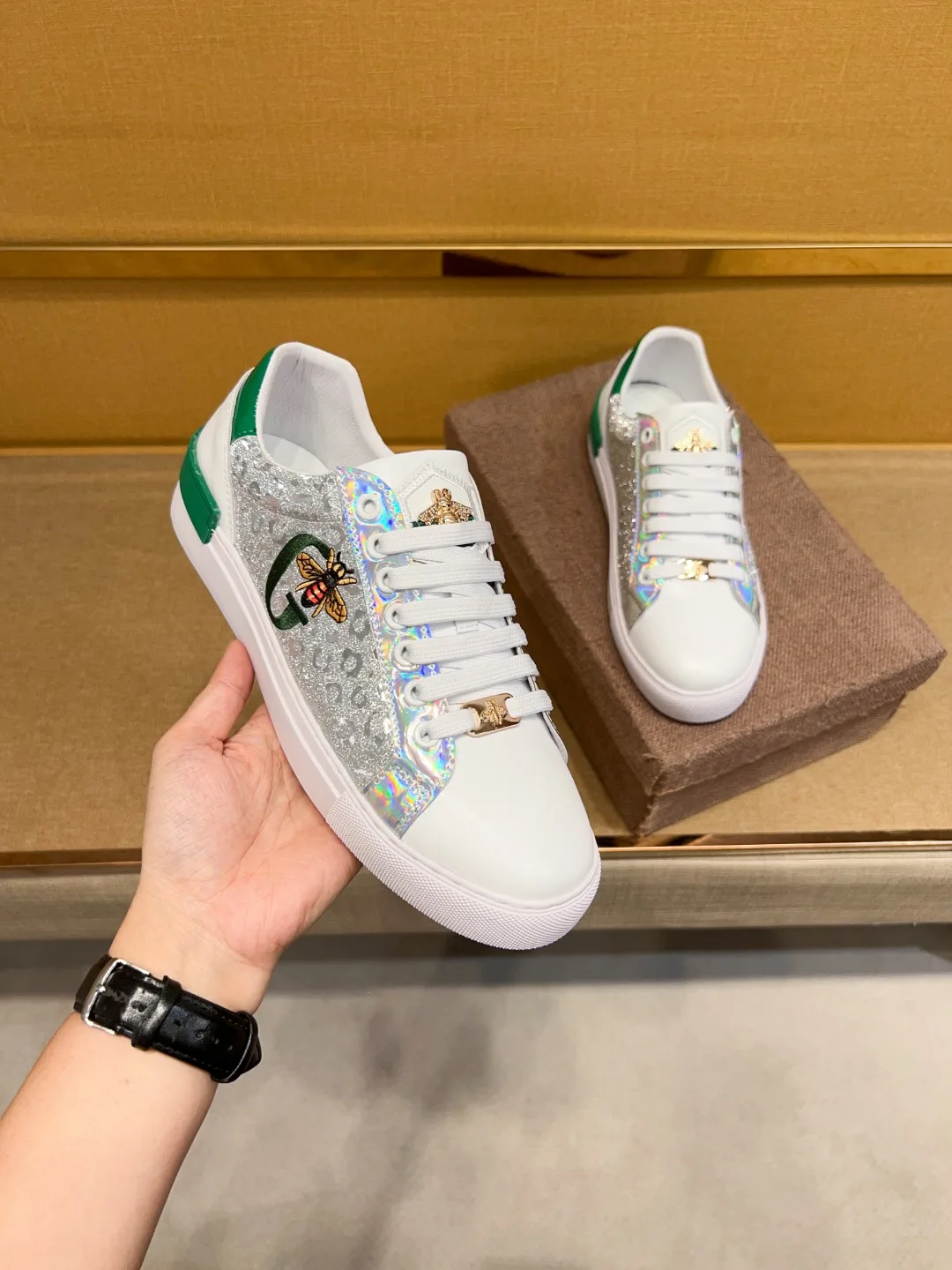 Handmade cowhide high-quality fashionable casual men's genuine leather casual shoes running shoes and lace-up sports shoes
Handmade cowhide high-quality fashionable casual men's genuine leather casual shoes running shoes and lace-up sports shoes