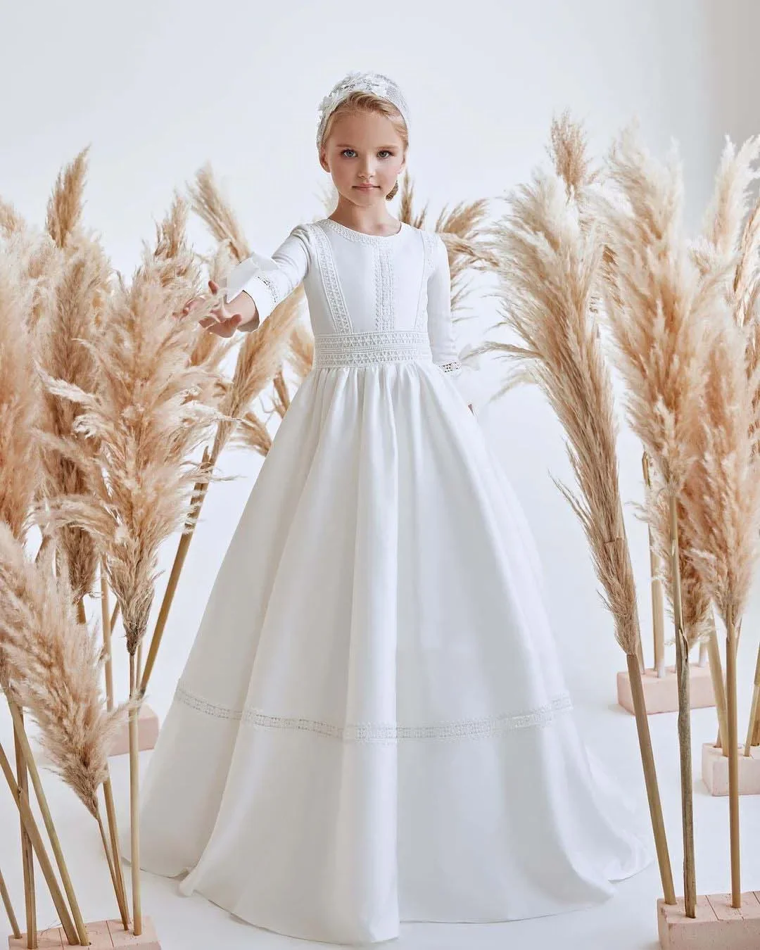 White Elegant Flower Girl Dress for Wedding O-neck Floor Length Half Sleeves Kids First Communion Pageant Birthday Gown
White Elegant Flower Girl Dress for Wedding O-neck Floor Length Half Sleeves Kids First Communion Pageant Birthday Gown