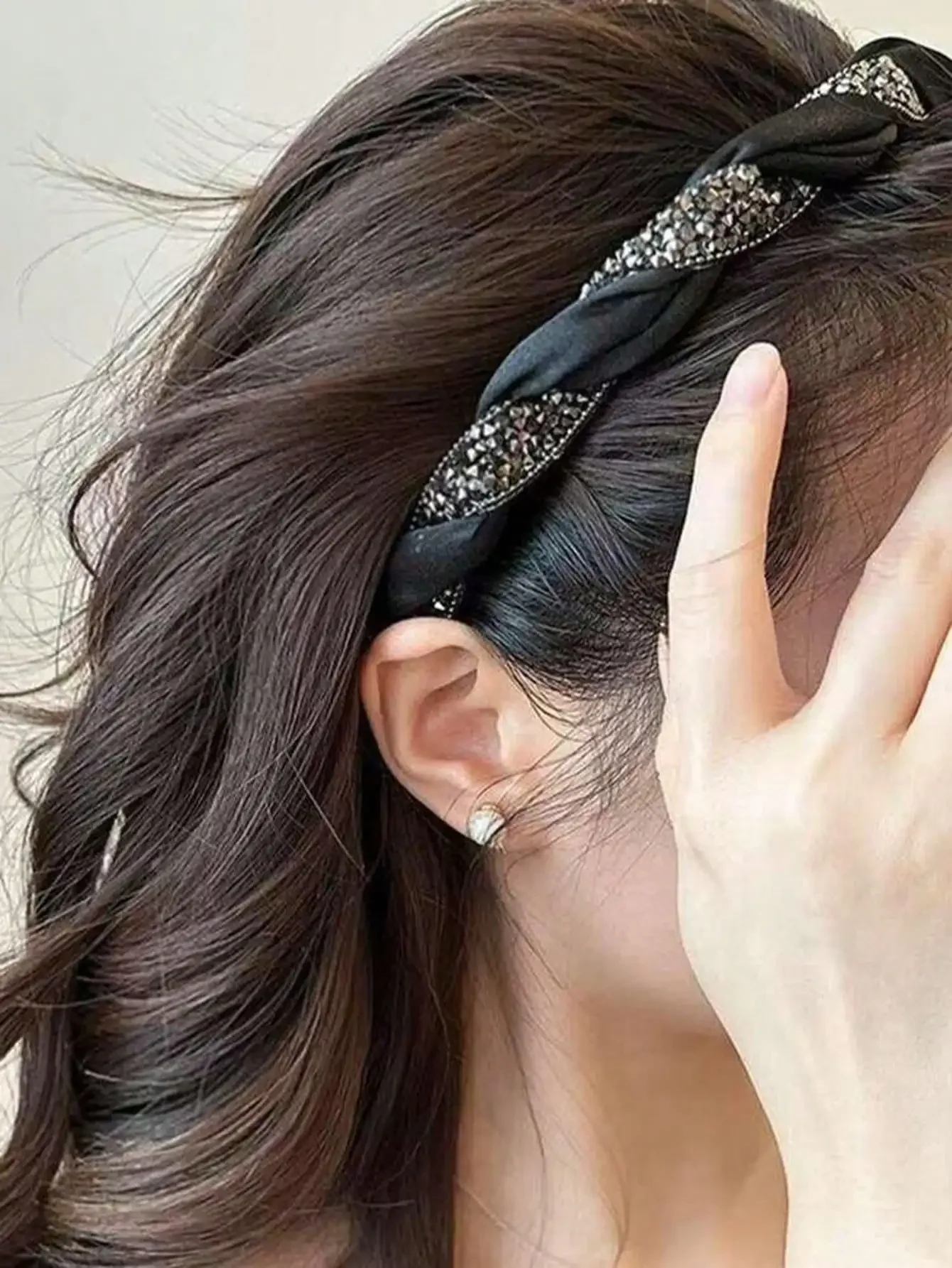 Vintage Rhinestone Twisted Satin Headband For Women Elegant Hair Accessory
Vintage Rhinestone Twisted Satin Headband For Women Elegant Hair Accessory