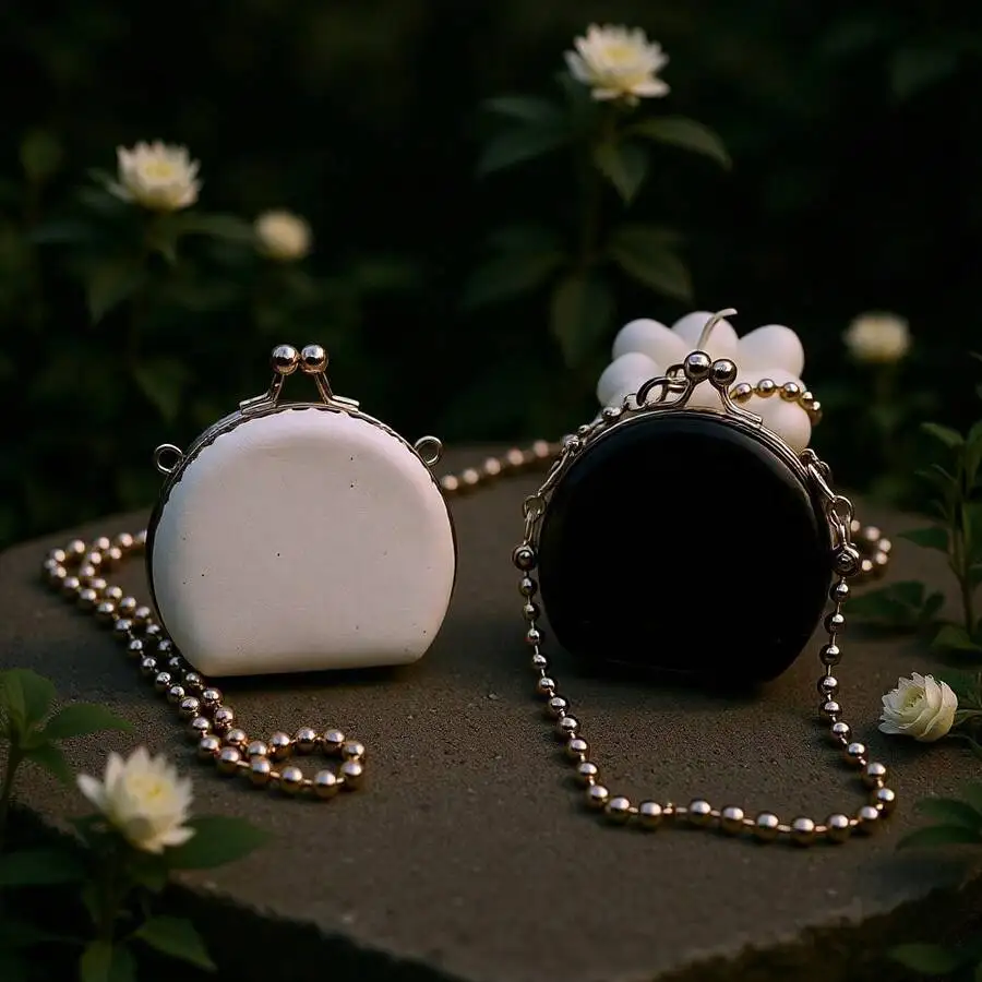 Mini Frame Clutch Bag With Chain Strap For Women
Mini Frame Clutch Bag With Chain Strap For Women