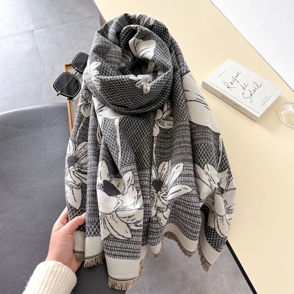 Зимний шарф для женщин 2024, длинные теплые кашемировые шарфы с имитацией хиджаба, однотонная женская шаль, женские банданы из пашмины, платки на голову
Зимний шарф для женщин 2024, длинные теплые кашемировые шарфы с имитацией хиджаба, однотонная женская шаль, женские банданы из пашмины, платки на голову