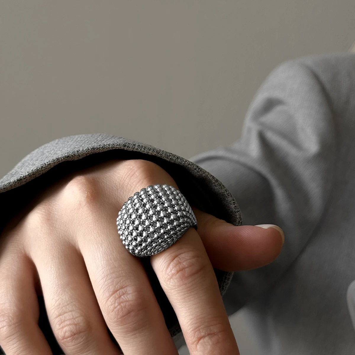 AIKOER Minimalist Stainless Steel Mesh Hollow Mesh Ball Ring Waterproof Stackable Ring Women's Jewelry 
AIKOER Minimalist Stainless Steel Mesh Hollow Mesh Ball Ring Waterproof Stackable Ring Women's Jewelry