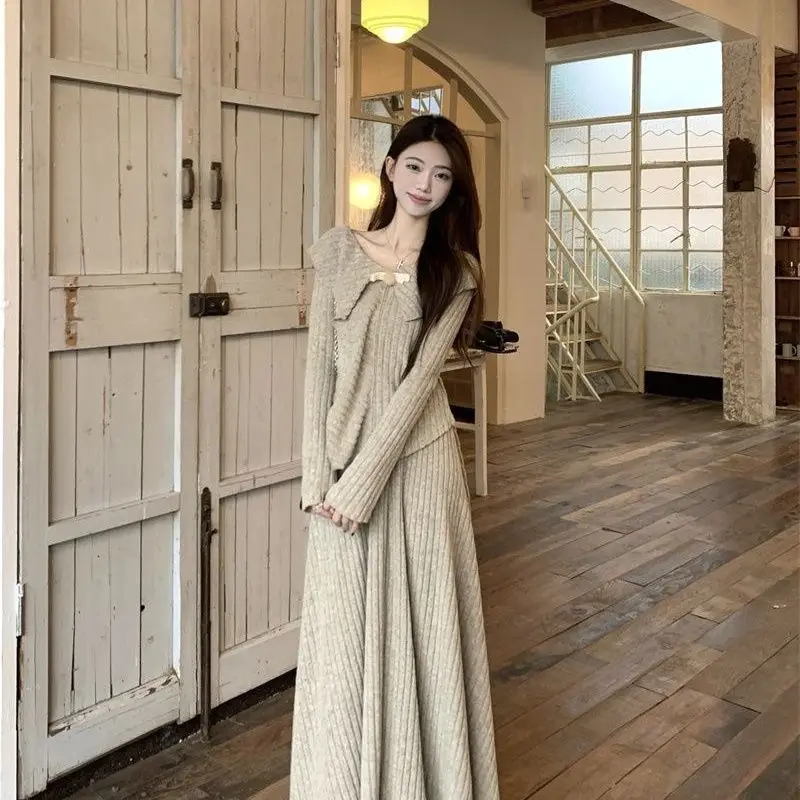 French Suit Irregular Temperament Knitted Top High Waist Skirt Women's Spring And Autumn Two-piece set High Sense Thin
French Suit Irregular Temperament Knitted Top High Waist Skirt Women's Spring And Autumn Two-piece set High Sense Thin
